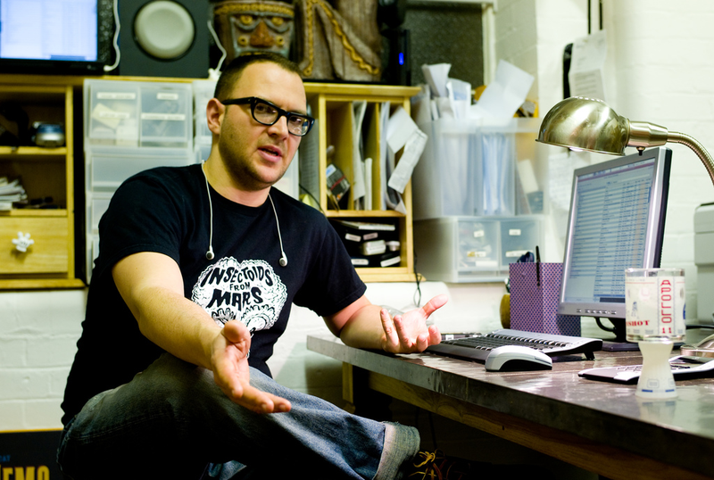 Illustration for article titled Famous Scifi And Fantasy Authors In Their Workspaces